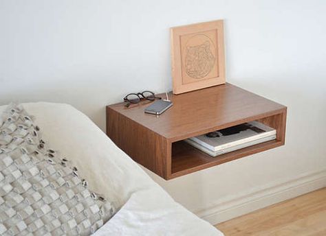 DIY Shelves Traditional Bedside Tables, Floating Tv Shelf, Walnut Bedroom, Floating Bedside Table, Floating Shelves Bathroom, Wooden Floating Shelves, Regal Design, Appartement Design, Vintage Industrial Furniture