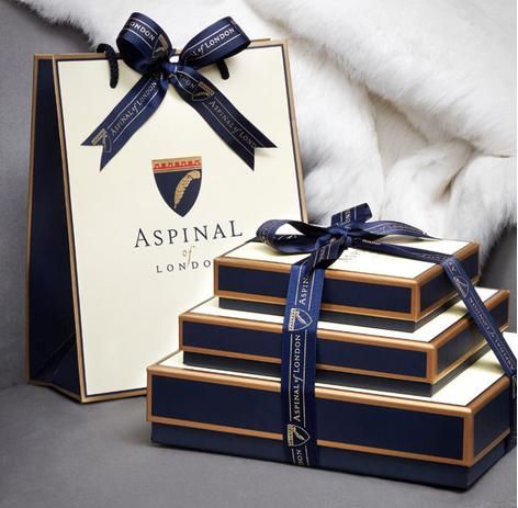 Aspinal’s Guide to Gift Wrapping Luxury Gift Basket, Custom Mailer Boxes, Chocolate Packaging Design, Luxury Gifts For Women, Luxury Packaging Design, Luxury Gifts For Men, Dessert Packaging, Packaging Ideas Business, Chocolate Dreams