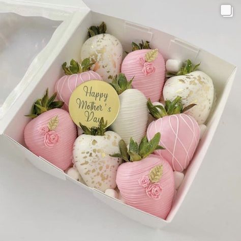 Chocolate Covered Desserts, Mothers Day Chocolates, Mothers Day Desserts, Chocolate Covered Strawberry Recipe, Chocolate Covered Strawberries Bouquet, Cake Pop Decorating, Strawberry Gifts, Chocolate Covered Fruit, Dessert Gifts