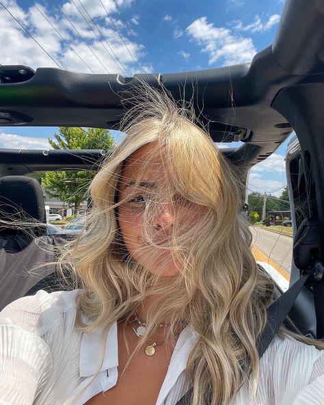 Blonde Hair Inspiration, Foto Ideas Instagram, Hair Inspo Color, Dream Hair, Layered Hair, Beach Girl, Summer Aesthetic, Pretty Hairstyles, Hair Goals