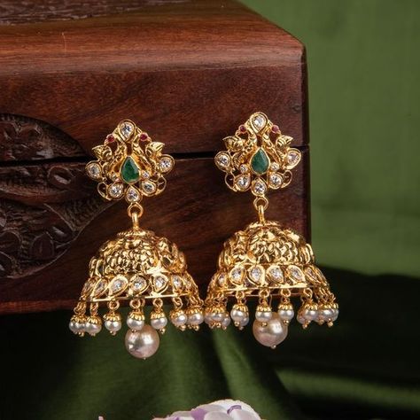 Earings Design Gold Butta, Jumkilu Gold, Earrings Models Gold, Gold Jumki Designs Earrings, Light Weight Gold Buttalu, 5grams Gold Earrings, South Indian Wedding Jewelry Sets, Pearl Jhumkas Gold, Gold Buttalu Designs