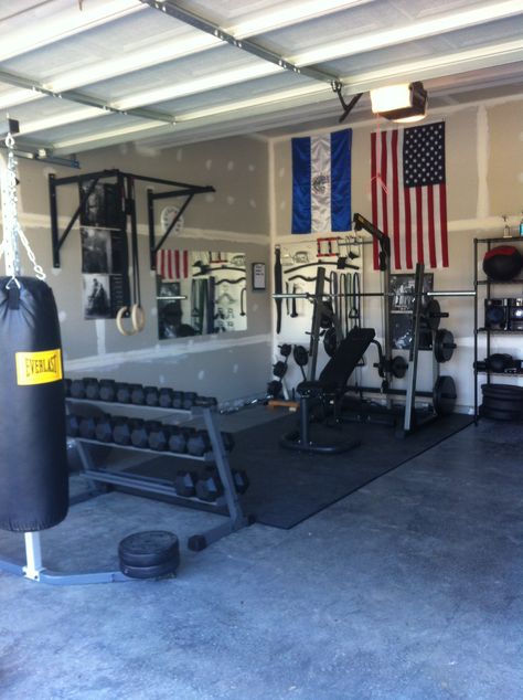 Home Gym Wall Color, Garage Gym Flooring, Basement Home Gym, Iron Paradise, Gym Pic, Home Gym Basement, Backyard Gym, Gym Garage, Dream Home Gym