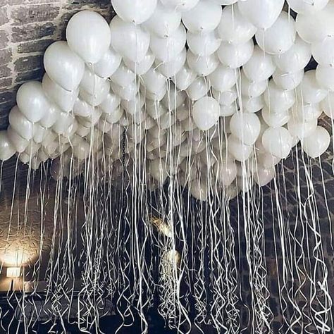 99 white balloons ○ Invitation Cards For Birthday, Balloon Ceiling, Design Invitation, Birthday Gifts For Teens, White Balloons, Helium Balloons, All You Need Is Love, Balloon Decorations, Engagement Party