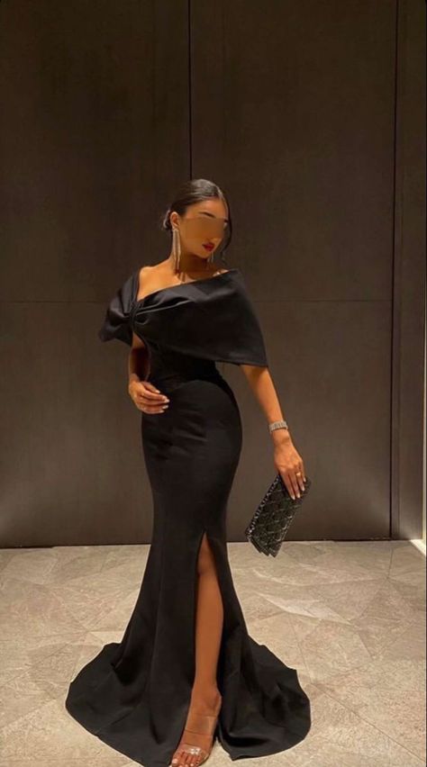 Fancy Prom Dresses Classy, Black Classy Dress Formal, Long Black Classy Dress, Modest Black Evening Gown, Law Dinner Dresses, Long Black Elegant Dress Classy, Classy Modest Dresses Formal, Law Dinner Gowns, Black Gown Outfit Ideas