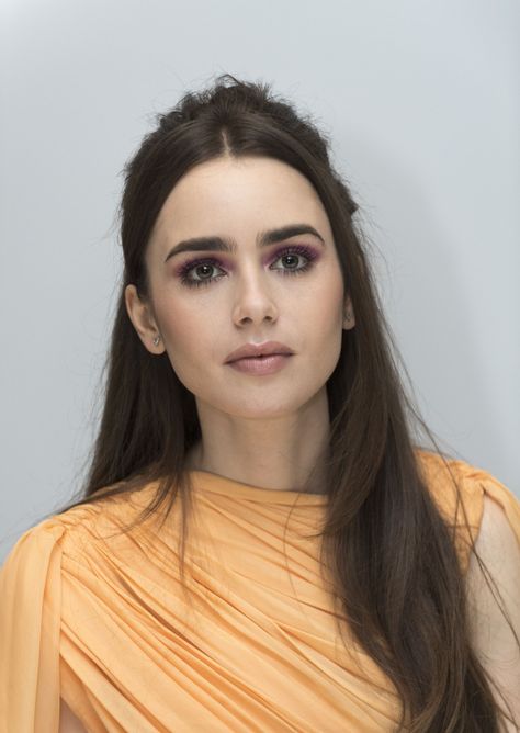 Lily Collins Eyebrows, Lily Collins Short Hair, Lily Jane Collins, ليلي كولينز, Celebrities Crush, Lily Collins Hair, Lily Collins Style, City Of Bones, Phil Collins