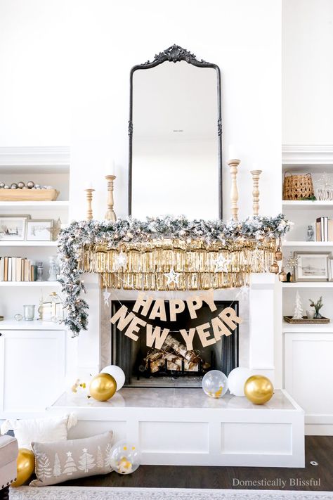 Clear Balloons With Confetti, Happy New Year Signs, Star String Lights, New Years Traditions, Happy New Year Banner, New Year Banner, New Years Eve Decorations, New Year Decor, Diy Garland