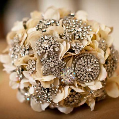 A brooch bouquet assembled of vintage pins --- with a basic DYI at the link.  If I was getting married again (and I'm NOT), I'd definitely do this.  I love the ones with colored brooches too! Brooch Bouquet Diy, Brooch Diy, Brooch Bouquet, Brooch Bouquets, Wedding Planners, Here Comes The Bride, Decoration Table, Wedding Bouquet, Future Wedding