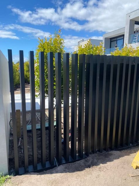 Modern Metal Fence, Black Metal Fence, Small Backyard Garden Design, Fence Gate Design, House Fence Design, Modern Fence Design, Australian Native Garden, Front Fence, Front Yard Design