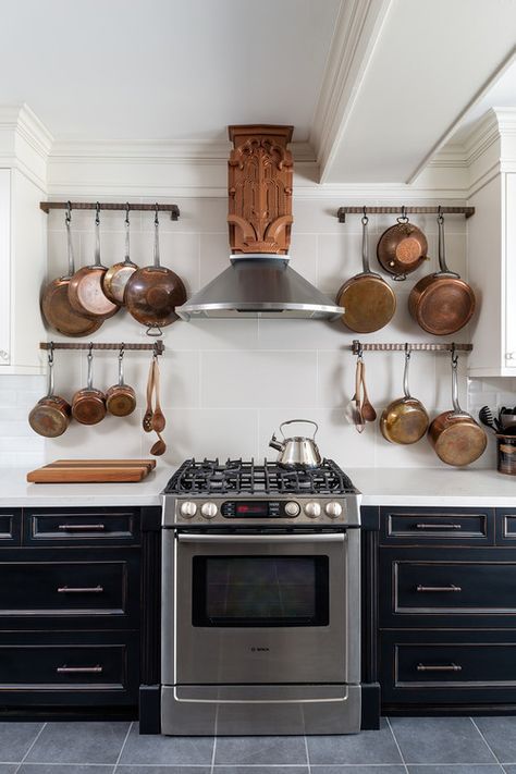 Art Deco Kitchen, Pan Storage, Kitchen Transitional, Hanging Pans, Kitchen Artwork, Best Kitchen Designs, Kitchen Pot, Transitional Kitchen, Stylish Kitchen