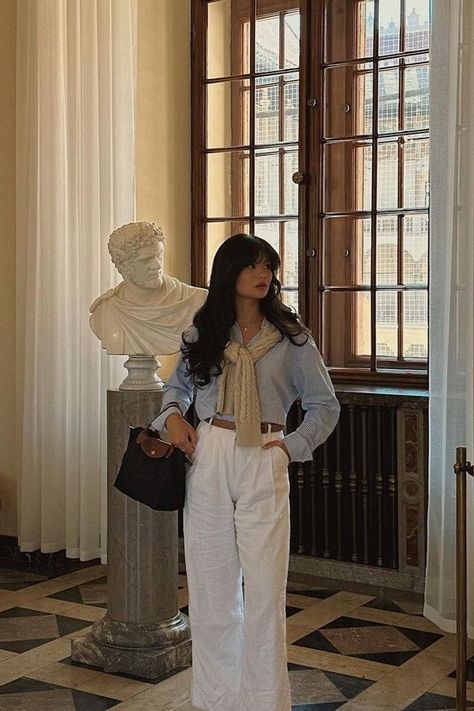 Museum Outfits, Estilo Preppy Chic, Museum Outfit, Money Clothes, White Pants Outfit, Old Money Outfits, Classy Work Outfits, Mode Ootd, Elegantes Outfit