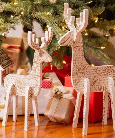 🎄 How stinkin cute are these reindeer? 😍 #christmas #christmasdecor #diy #diyhomedecor How To Make Reindeer, Reindeer Christmas Decorations, Reindeer Diy, Christmas Reindeer Decorations, Fairy Garden Diy, Reindeer Christmas, Garden Diy, Christmas Reindeer, Fairy Garden