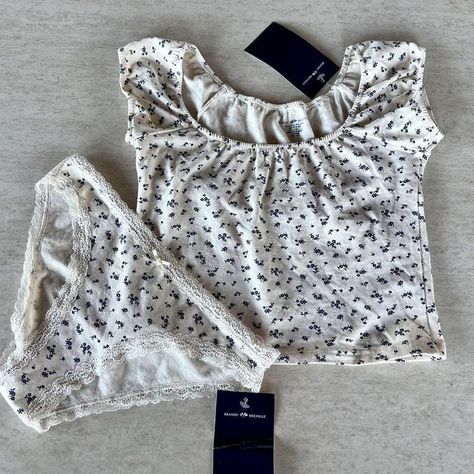 Eden Crop Top, Matching Undies, Fitted Crop Top, Navy Flowers, Brandy Melville, Eden, Brandy, Scoop Neck, Crop Top