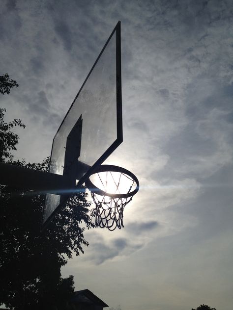 Just a basketball ring view i got at school Basketball Ring Aesthetic, Ring Basketball, Basket Wallpaper, Ring Basket, Basketball Workouts Training, Basketball Ring, Basketball Decorations, Jordan Logo Wallpaper, Portable Basketball Hoop