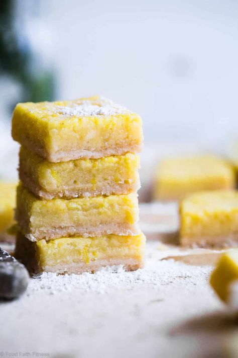 Keto Lemon Bars - These easy, gluten free lemon bars are only 5 ingredients and SO delicious! You will never believe they are only 100 calories, low carb and sugar free! | #Foodfaithfitness | #Glutenfree #Lowcarb #keto #sugarfree #healthy Lime Shortbread, Low Carb Lemon Bars, Paleo Lemon Bars, Cake Samples, Gluten Free Lemon Bars, Blondie Recipe, Lime Slice, Lime Desserts, Low Sugar Desserts