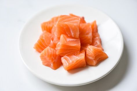 Salmon Raw, Salmon Cubes, Rice Asian, T1d Awareness, Sushi Ingredients, Fish Healthy, Raw Salmon, Study Tour, Pan Fried Salmon