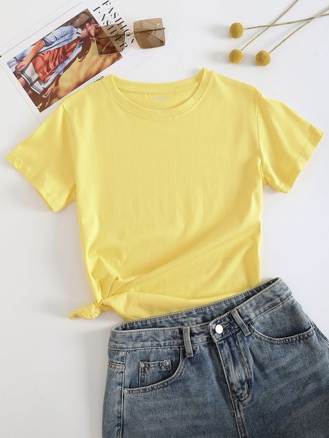 Good Outfits For Middle School, Yellow Tshirt Outfits Women, Yellow T Shirt Outfit, Outfits For Middle School, Middle School Boy, Yellow Top Outfit, Good Outfits, Closet Model, Yellow Tshirt