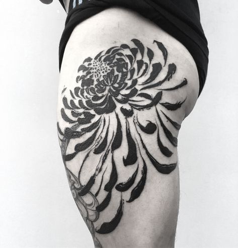 Chrysanthemum Tattoo Hip, Concept Drawing, Chrysanthemum Tattoo, Spider Mums, Concept Draw, White Chrysanthemum, Stencil Pattern, Japanese Flowers, Hip Tattoo