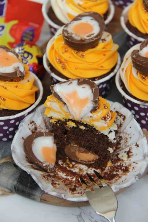 Sponge Cupcakes, Taming Twins, Chocolate Easter Cake, Egg Cupcakes, Sponge Recipe, Janes Patisserie, Future Chef, Cake Slices, Creme Egg