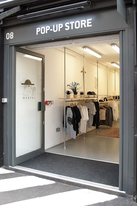 Container Clothing Store, Container Boutique Ideas, Shipping Container Store, Eyewear Retail, Container Shops, Small Shop Design, Shipping Container Buildings, Container Cafe, Cafe Concept