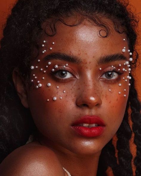 Make Com Glitter, Makeup Kawaii, Mode Tips, Photographie Portrait Inspiration, Photoshoot Makeup, Creative Makeup Looks, Photoshoot Concept, Editorial Makeup, Grunge Hair