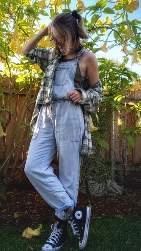 Farmer Overalls Outfit, Flannel Over Overalls, Overall And Converse Outfit, Hipster Overalls Outfit, Casual Outfits Overalls, Farmgirl Outfits Summer, Overall And Flannel Outfit, Canvas Overalls Outfit, Overalls Outfit With Flannel