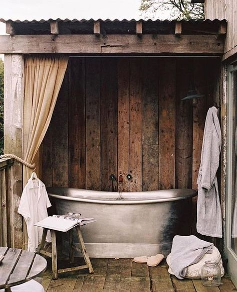 Outdoor Shower Design Plan - #blog #decorating #diy #northwoods-living Outdoor Bathroom Design Ideas, Outdoor Shower Design, Outside Showers, Outdoor Bathtub, Outdoor Bathroom Design, Soho Farmhouse, Outdoor Tub, Outdoor Baths, Casa Country