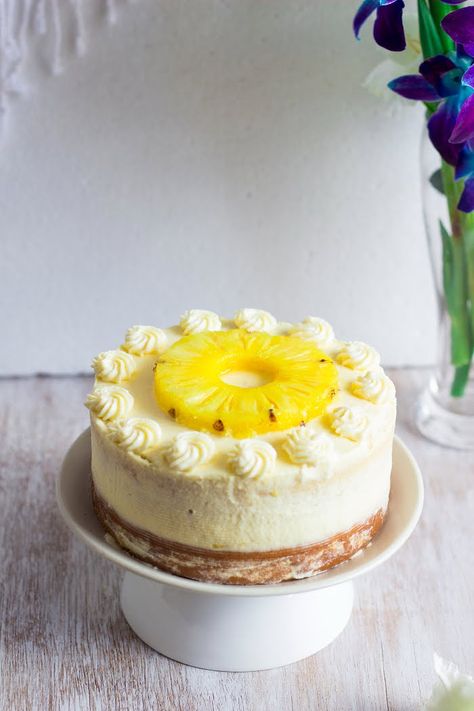 Eggless Pineapple Cake Pineapple Cake Design, Eggless Pineapple Cake, Pineapple Cake Decoration, Cake With Whipped Cream Frosting, Eggless Vanilla Sponge Cake, Fruit Cake Design, Pineapple Cake Recipe, Cake With Whipped Cream, Eggless Cakes