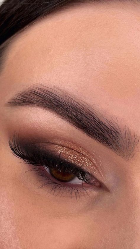 Make Up For Prom For Brown Eyes, Brown Natural Eye Makeup, Simple Makeup Looks For Prom Black Dress, Going Out Eyeshadow Looks, Brown Shimmer Eye Makeup, Winter Formal Makeup Brown Eyes, Simple Prom Makeup For Brown Eyes, Senior Photo Makeup Ideas, Simple Glam Eyeshadow