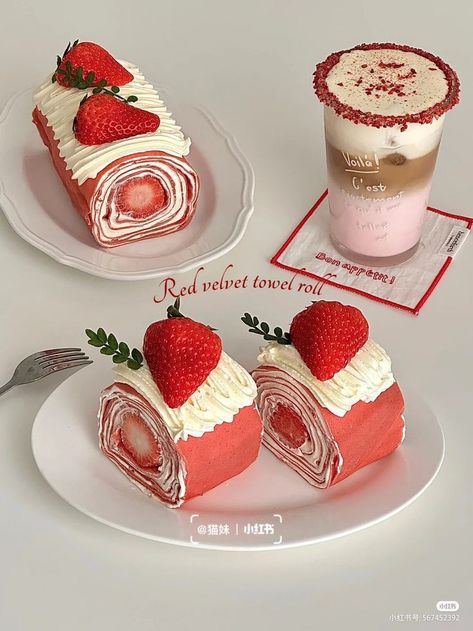 Kue Macaroon, Dessert Strawberry, Strawberry Aesthetic, Pastel Cupcakes, Pretty Dessert, Perfectly Timed Photos, Yummy Comfort Food, Sweet Snacks Recipes, Strawberry Desserts