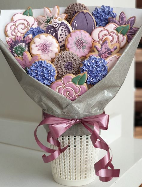 Bouquet Of Cookies, Cookie Bouquet Ideas, Easter Cookie Bouquet, Cookie Flower Bouquet, Flower Cookie Bouquet, Sugar Cookie Bouquet, Creative Pastries, Cookies Bouquet, Bouquet Cookies