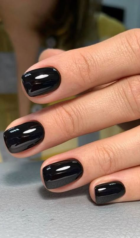 Black Square Round Nails, Squoval Nails Black, Black Squoval Nails, Nails Black Short, Squoval Black Nails, Trendy Nails Squoval, Short Black Gel Nails, Short Dark Nails, Short Black Acrylic Nails