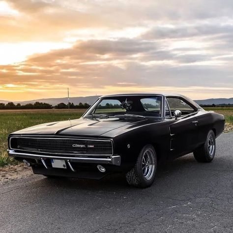 '68 Dodge Charger Full tank of gas, where are you off to today? . . . Via @charger_culture #1968charger #68charger #classiccars #carrestoration #classiccarrestoration #classiccarrestorations #cars #carsofinstagram #classiccarsofinstagram #classics #vintagecar #Classic #musclecar Мотоциклы Harley Davidson, Carros Vintage, 1968 Dodge Charger, Dodge Charger Rt, 1969 Dodge Charger, Old Muscle Cars, Dodge Muscle Cars, Aesthetic Cool, Custom Muscle Cars