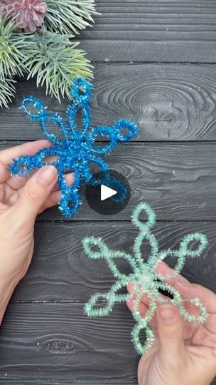 Pipe Cleaners Ornaments, Pipecleaner Snowflakes Beads, Pipe Cleaner Stars Christmas Ornament, Pipe Cleaner Crafts For Kids Christmas, Pipecleaner Christmas Crafts For Kids, Things To Make Out Of Pipe Cleaners, Pipecleaner Ideas, Pipe Cleaner Snowflakes, Pipe Cleaner Christmas Ornaments