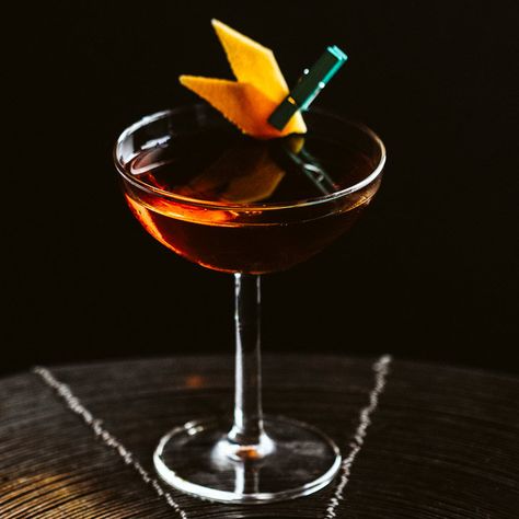 Boulevardier Cocktail, Beautiful Cocktails, Scottish Drinks, Whisky Cocktails, Cocktails To Try, Rob Roy, Vanilla Milkshake, Dinner Drinks, Recipes Book