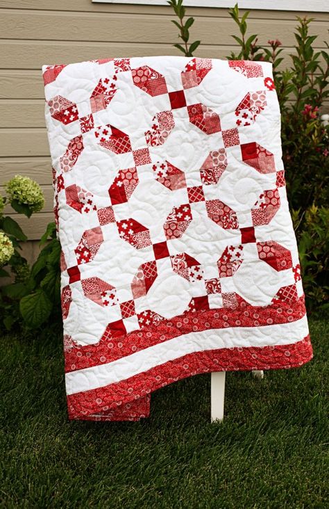 Charm Square Quilt, 9 Patch Quilt, Heart Quilt Pattern, Project Red, Two Color Quilts, Red And White Quilts, Jelly Roll Quilt Patterns, Fat Quarter Quilt, Red Quilts