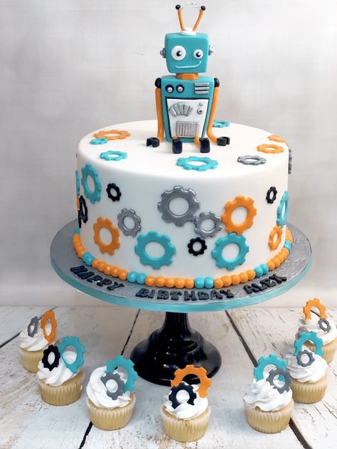 Robots Cake Design Images (Robots Birthday Cake Ideas) Robot Food Ideas, Robot Birthday Party Decorations, Robot Cupcakes, Robot Cake, Robot Birthday Party, Robot Theme, Robot Party, Childrens Birthday Cakes, Doll Cake