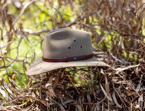 Aussie Silhouette, Cholthing Style, Aussie Hat, Australian Hat, Little Hat, Mining Town, Coober Pedy, The Cast, The Fire