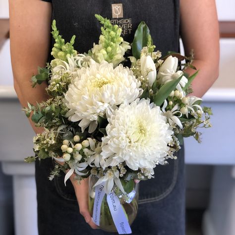 White Mum Bouquet, Mums Wedding Bouquet, Bouquet With Chrysanthemums, Chrysanthemum Wedding Decoration, White Chrysanthemum Bouquet, Chrysanthemum Arrangement, Chrysanthemum Wedding Bouquet, Chrysanthemum Flower Arrangement, Mum Bouquet