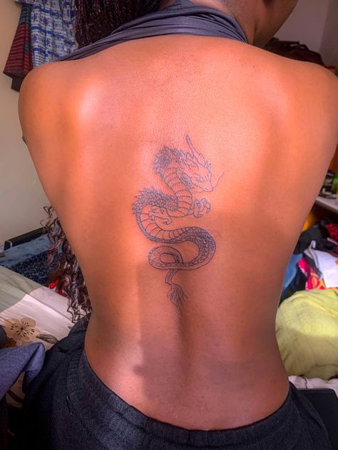 Dragon tattoo on the back. Dark Skinned Woman Cute Tattoo Ideas For Black Females, Dragon Tattoo For Black Women, Tattoo Black Women Dark Skin, Tatoos Black Woman, Black People Tattoos Dark Skin, Tattoo Ideas Female Dark Skin, Tattoo On Dark Skin Women, Tattoo Ideas Female Dragon, Dark Skin Tattoos Women