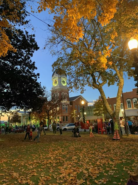 Spooky Small Town Aesthetic, Small Town Autumn, Small Town Halloween Aesthetic, Small Town Core, Halloween Town Aesthetic, Vision Board Lifestyle, Halloween Scenery, Small Town Aesthetic, September Vibes