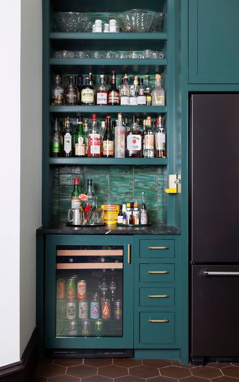 Outstanding Eclectic Home Bar Eclectic Home Bar, Bar Design Ideas, Bar Nook, Home Bar Setup, Closet Bar, Home Bar Rooms, Bar Sala, Liquor Bar, Home Bar Design