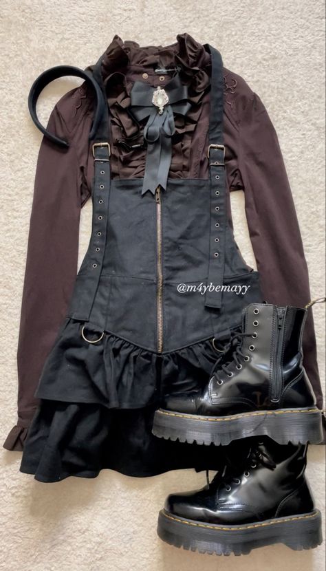 Gothic Girly Outfits, Horror Academia Outfits, Gothic Outfits Aesthetic, Gothic Academia Outfits, Mori Style Outfits, Gothic Ouji Fashion, Gothic Academia Fashion, Fatal Frame Outfit, Dark Mori Fashion