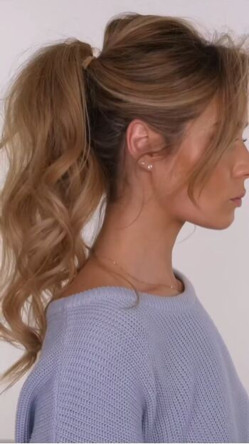 How to Make a Voluminous Ponytail Teased Ponytail Messy, How To Get A Fuller Ponytail, How To Curl A Ponytail, How To Make A Full Ponytail, Bouncy Ponytail Tutorial, How To Get A Voluminous Ponytail, Poufy Ponytail, Volumizing Ponytail, Voluminous Ponytail Tutorial