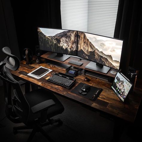 https://www.instagram.com/p/CNiC1l7gDp9/?igshid=o7jkwm4fodev Study Designs, Setup Inspiration, Dual Monitor Setup, Computer Desk Setup, Desk Setups, Home Studio Setup, Streaming Setup, Pc Setups, Gaming Setups