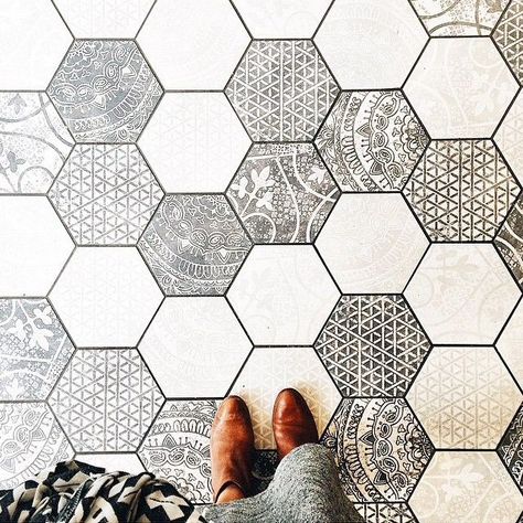 Kitchen Floor Tile Design, Room Floor Tiles, Tile Floor Diy, White Laundry Rooms, Floor Tile Design, Tile Trends, Diy Tile, Room Tiles, Creation Deco