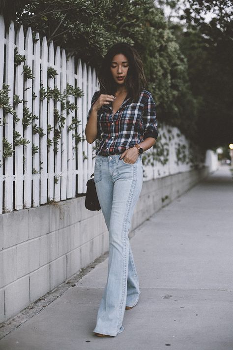 Flare Jeans Outfit, Street Image, Blonde Fashion, Fashion Walk, Flair Jeans, Fashion Gal, Outfit Formulas, Inspired Outfits, Flared Jeans