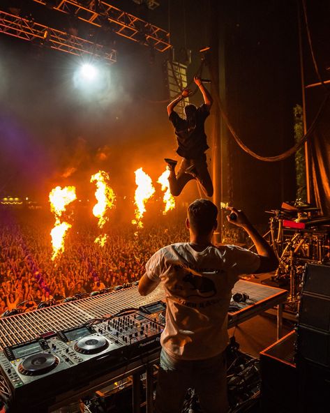 The Chainsmokers Chainsmokers Concert, Best Music Artists, Electronic Music Festival, The Chainsmokers, Edm Rave, Stereo Systems, Edm Music, Martin Garrix, Chainsmokers