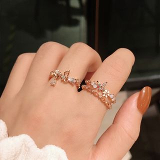 Buy Set Of 2: Rhinestone Flower Ring🎀Lovelies Use This Code ➡️  👉🔮( SR92RS89 )🔮👈 . ℹFor an EXTRA 💰DISCOUNT 💲When You 🏷Ordering📲 From YESSTYLE😘 Crescent Ring, Fairy Ring, Flower Rings, Romantic Rings, Layered Rings, Flowers And Butterflies, Butterfly Ring, Rhinestone Flower, Delicate Rings