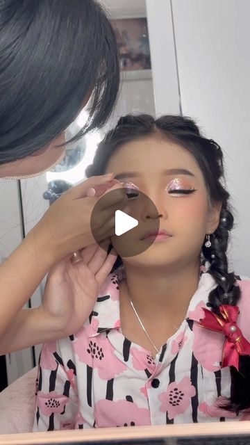 Korean Makeup Banjarmasin on Instagram: "Vanessa 💕 Princess nya ce @meimeymelanni 😘 hair @by.teresu  Douyin Look for kids by #sherlyselymakeup  . . #makeupparty #makeuppesta #makeupart #softmakeup #muabanjarmasin #makeupbanjarmasin #boldmakeup #makeupbarbie #barbieeyes #airbrushmakeup #makeuplooks #weddingmakeupartist #pengantinbjm #pengantinindonesia #flawlessmakeup #makeupideas #barbielook #makeup #makeuppestabjm #makeupkontent #makeupultah #makeupbirthday #kidsmakeup #douyinlook #douyinmakeup" Princess Makeup For Kids, Princess Makeup Tutorial, Chinese Traditional Makeup, Kid Makeup, Make Up Bar, Makeup Tutorial For Kids, Makeup Ala Korea, Indian Makeup Looks, Korean Makeup Look