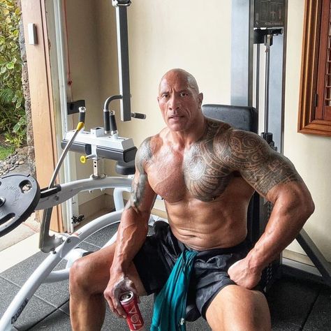 Dwayne Johnson on Instagram: "I can suck my gut in for only so long before one passes out 😂💪🏾 Great training session today. Hot, intense, pushed hard and raised the bar just a little bit more. Shout to @zoaenergy & @daverienzi for the energy and sweat equity. #ironparadise #gutsuckers" Dwayne Johnson Muscles, Dwayne Johnson Body, Dwayne Johnson Family, Dwayne Johnson Workout, Hugh Jackman Shirtless, The Rock Workout, Dwyane Johnson, The Rock Johnson, Rock Johnson